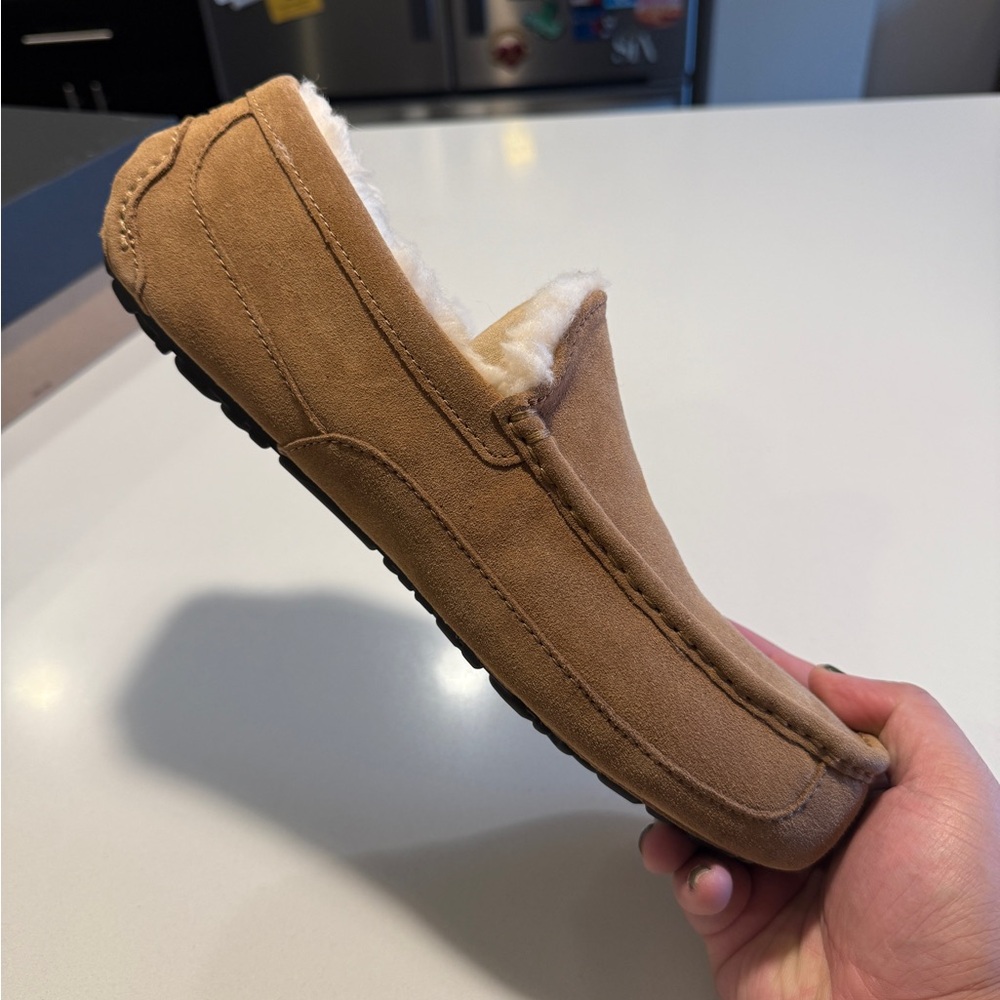 UGG - Men’s Ascot Slipper in Chestnut - US 12 - Picture 10 of 15